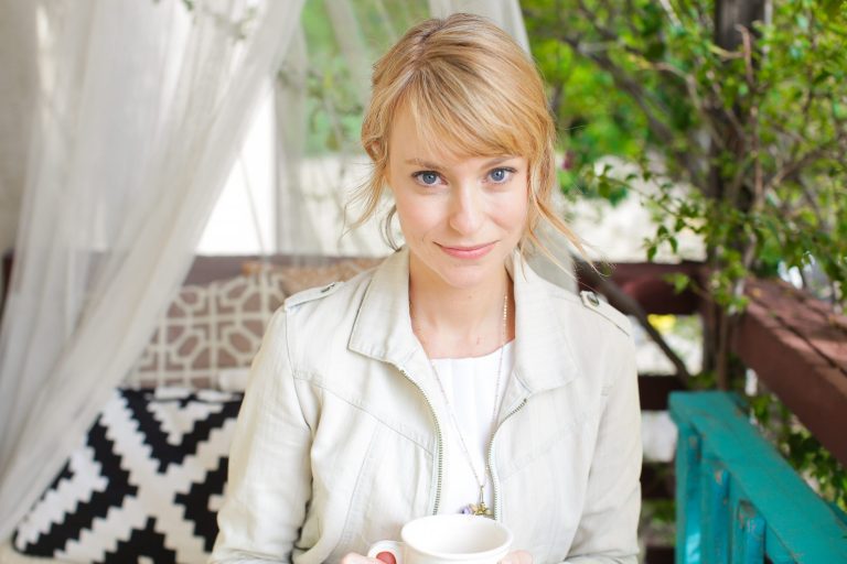 The hidden power of not (always) fitting in